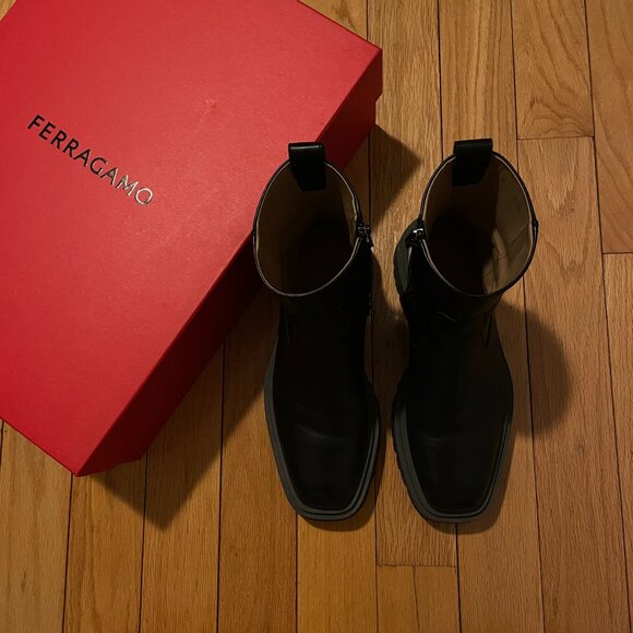 FERRAGAMO Ankle Boots MSRP 1200 US 9 EU 42 Black Leather Grey Accent Side Zip - Picture 1 of 16